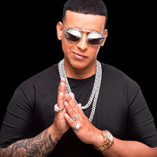Daddy Yankee pasa sus días de descanso en RD a bordo de su yate