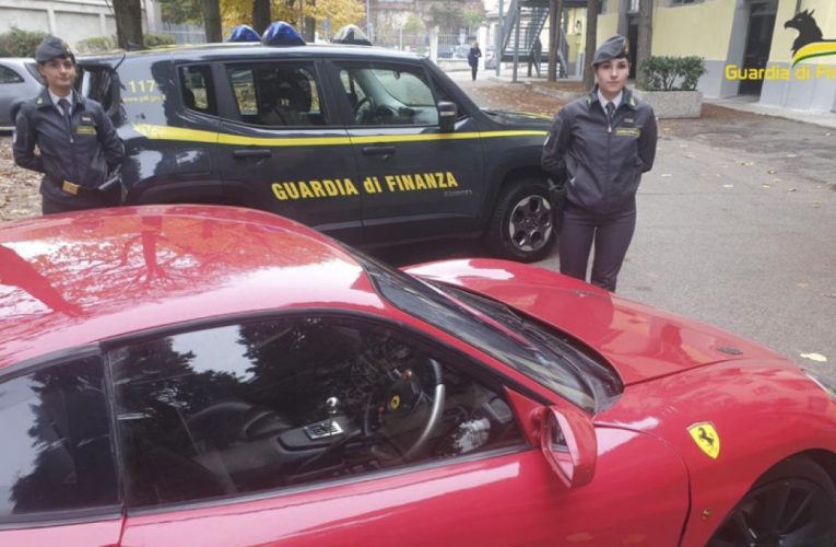 Un joven italiano ha sido detenido por la policía de Asti (noroeste de Italia) acusado de falsificar un Ferrai F430