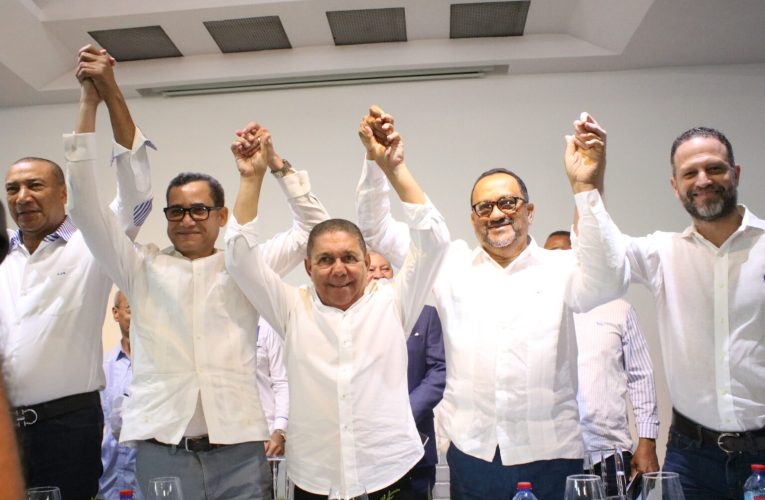 PRM juramenta nuevamente a Máximo Aristy Cabarallo en sus filas