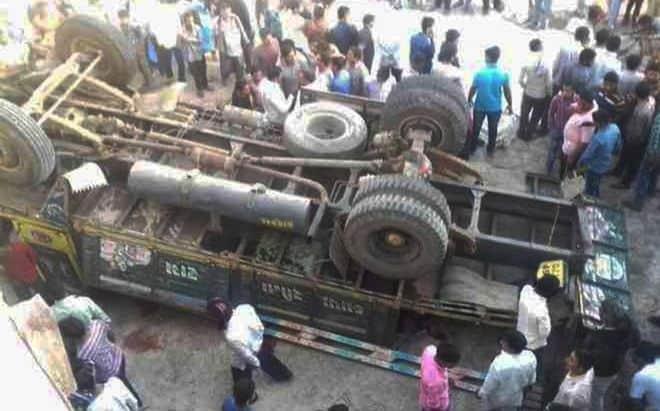 Mueren al menos 18 invitados de una boda en accidente de autobús en Nepal